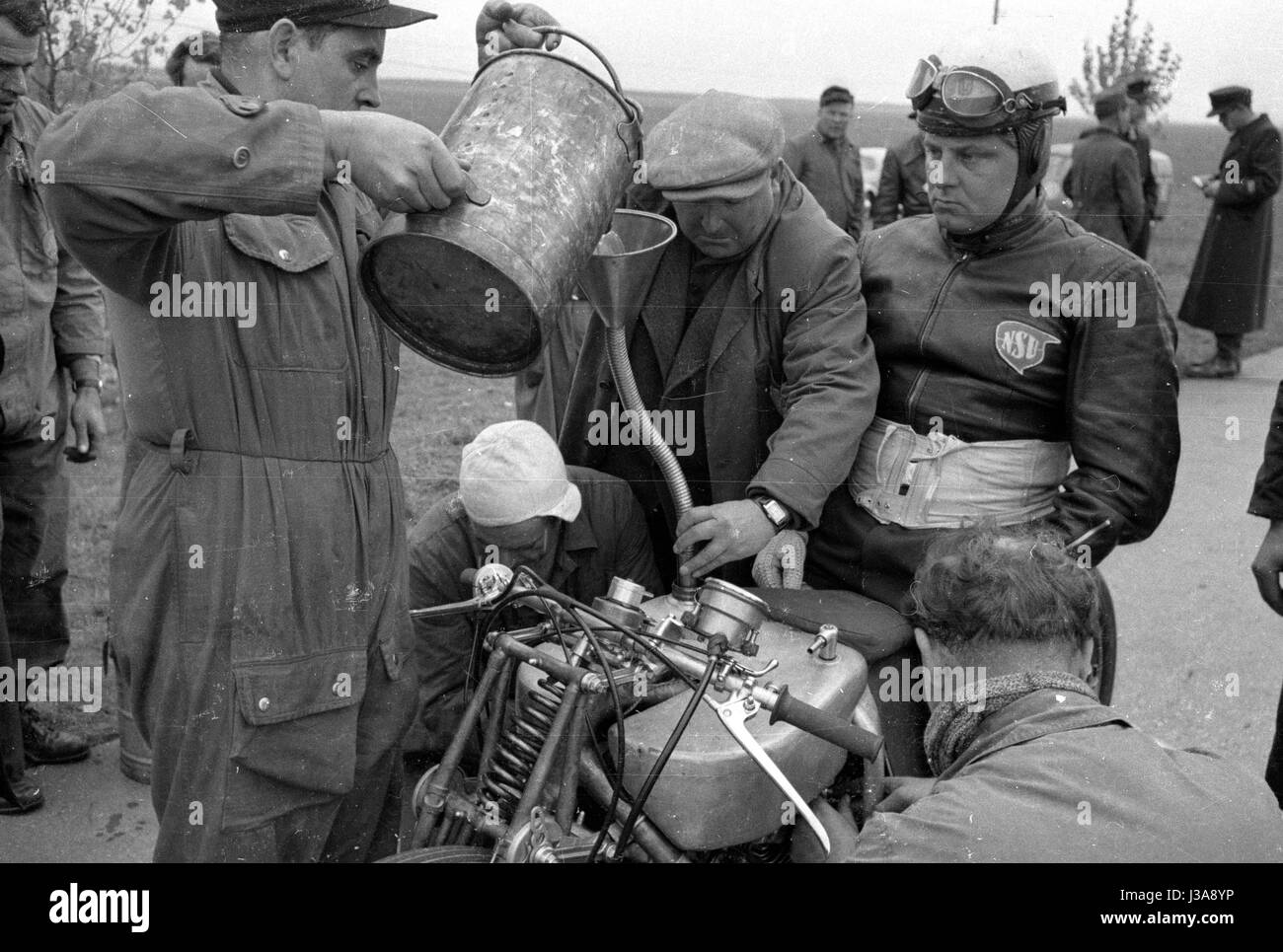 "Hermann Böhm auf der NSU '' Delphin III'', 1951" Stockfoto