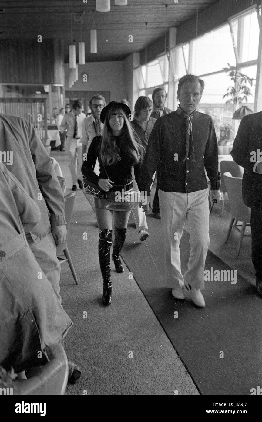 Hugh Hefner und seinen ehemaligen Partner in München, 1970 Stockfoto