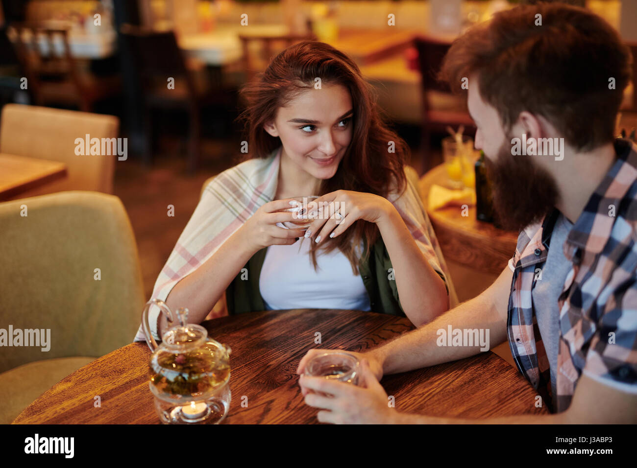 Angenehmen Abend mit Freund Stockfoto