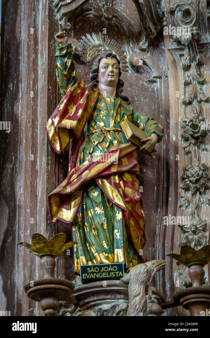 Sao Joao Evangelista (Johannes der Evangelist) Sculputure von Aleijadinho bei Kirche Sao Francisco de Assis - Sao Joao Del Rei, Minas Gerais, Brasilien Stockfoto