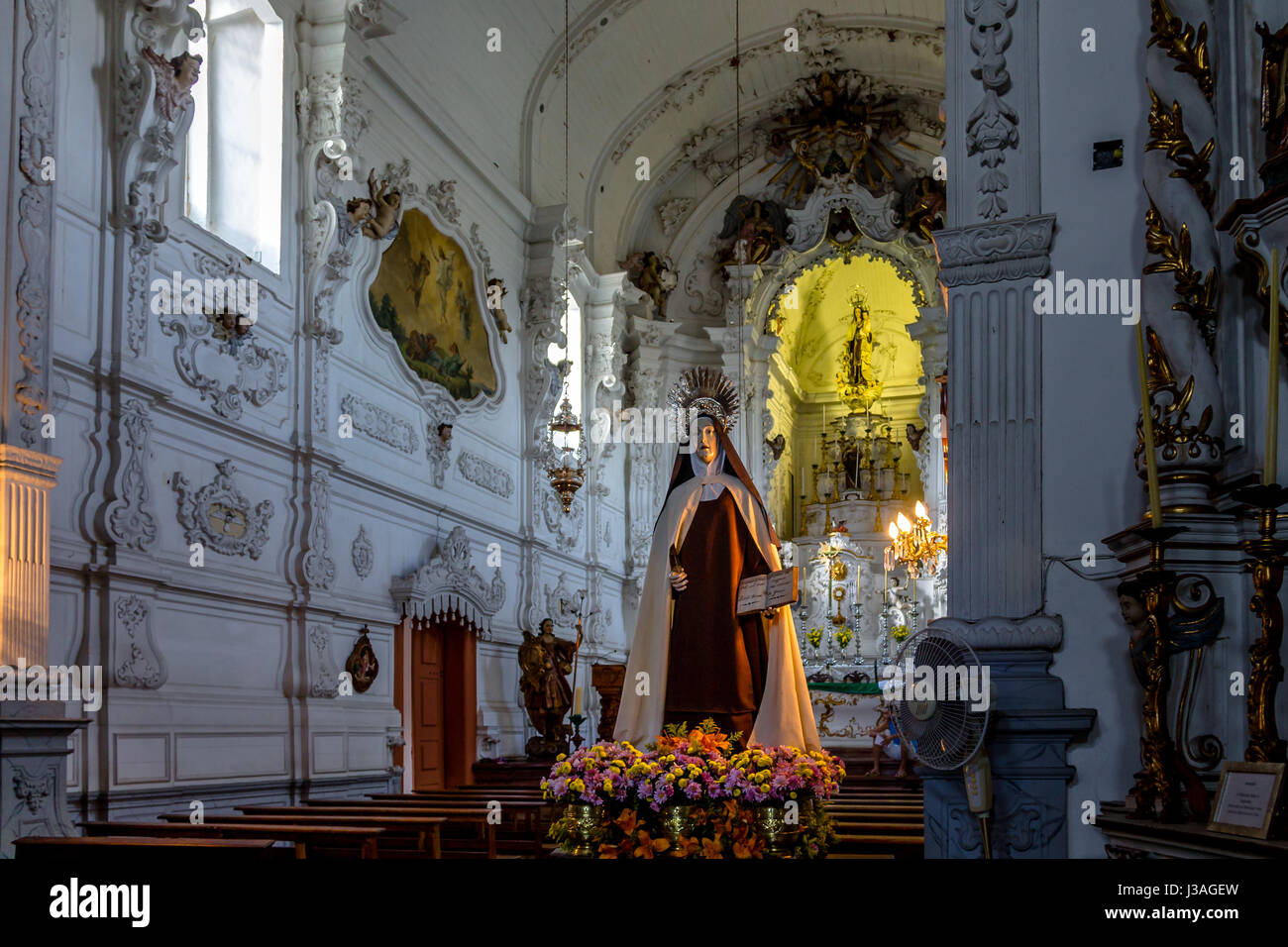 Interieur von Nossa Senhora Carmo Kirche - Sao Joao Del Rei, Minas Gerais, Brasilien Stockfoto