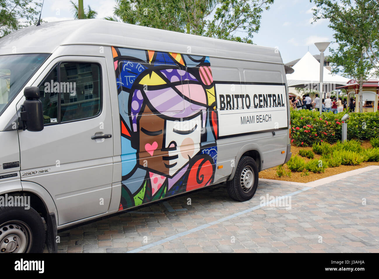 Miami Florida, Geschäfte in Midtown Miami, Pinsel mit Romero Britto, berühmter Künstler, Kinder Malerei Party, Skulptur Enthüllung Veranstaltung, van, Selbstmarketing, Kunst Stockfoto