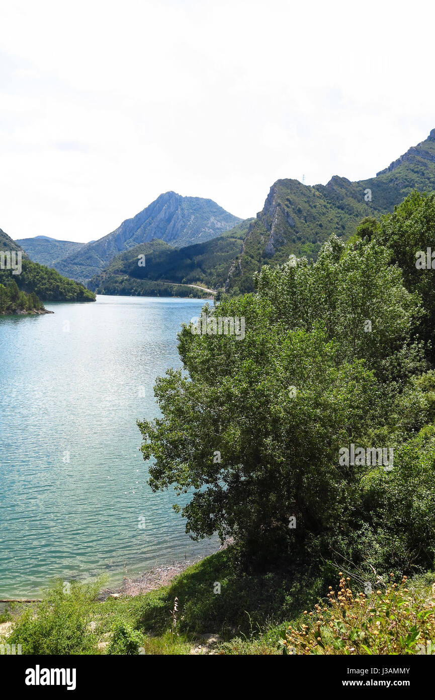 Die Escales Lagune, in der katalanischen Pyrenäen, Spanien Stockfoto