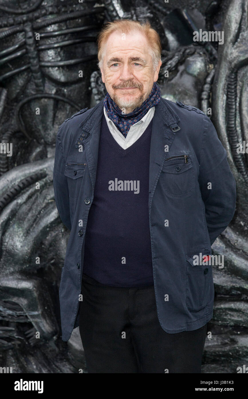 London, UK. 4. Mai 2017. Brian Cox besucht die Weltpremiere von Ridley Scott-Film "Alien: Bund" in Leicester Square. Foto: Lebendige Bilder/Alamy Live-Nachrichten Stockfoto