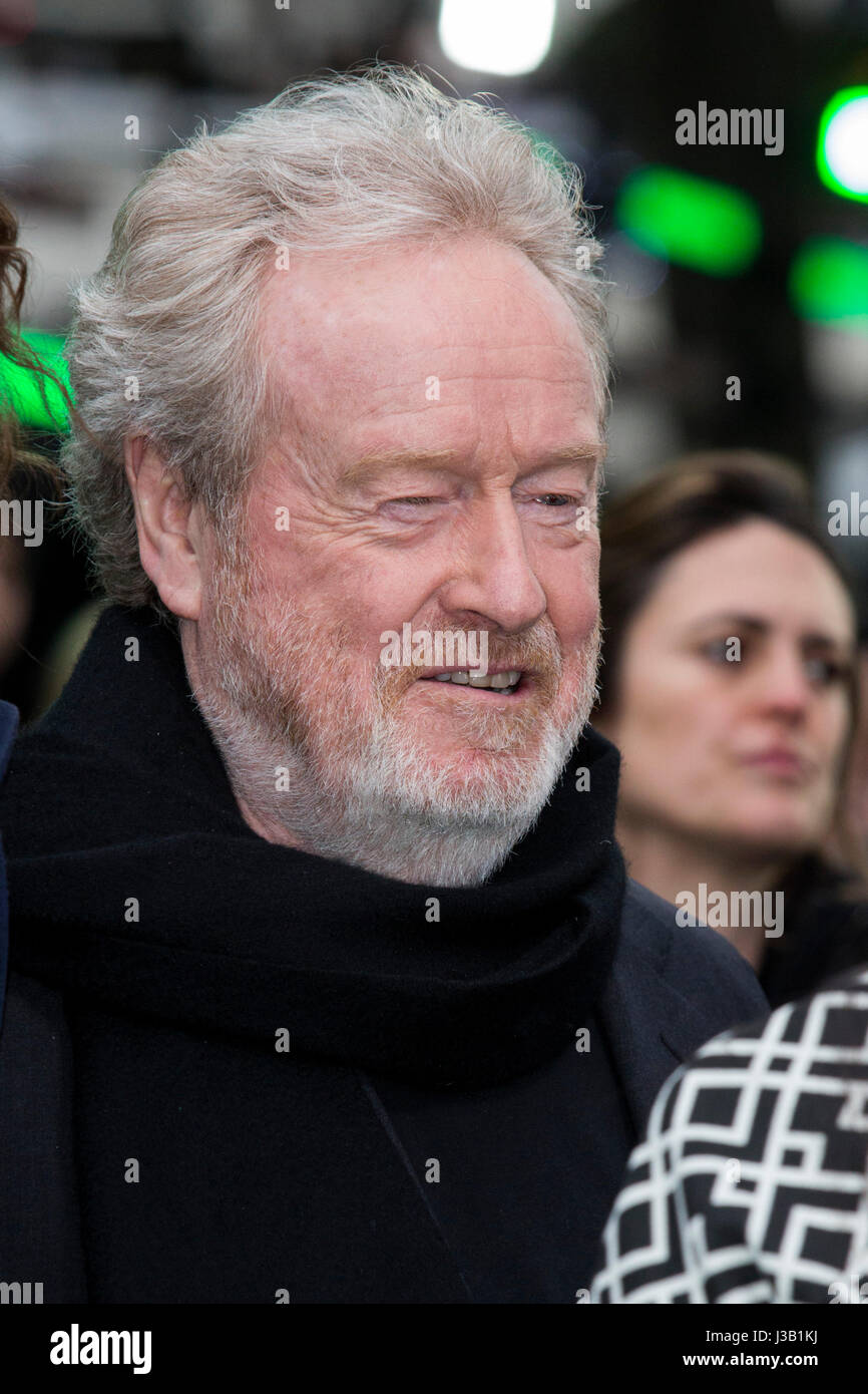 London, UK. 4. Mai 2017. Sir Ridley Scott besucht die Weltpremiere von Ridley Scott-Film "Alien: Bund" in Leicester Square. Foto: Lebendige Bilder/Alamy Live-Nachrichten Stockfoto