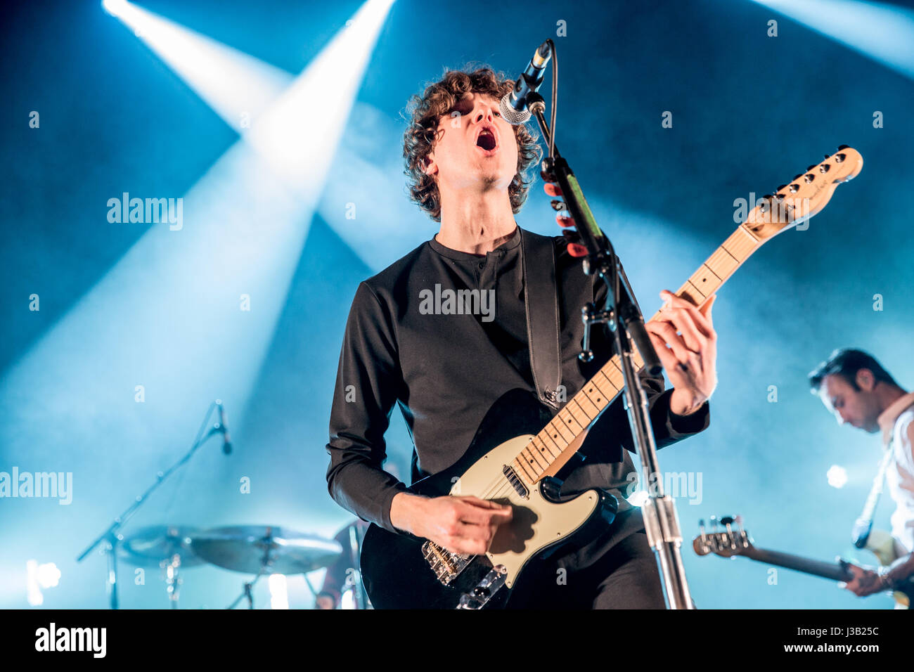 Southampton, UK. 4. Mai 2017. The Kooks live auf O2 Guildhall, Southampton. Bildnachweis: Charlie Raven/Alamy Live-Nachrichten Stockfoto