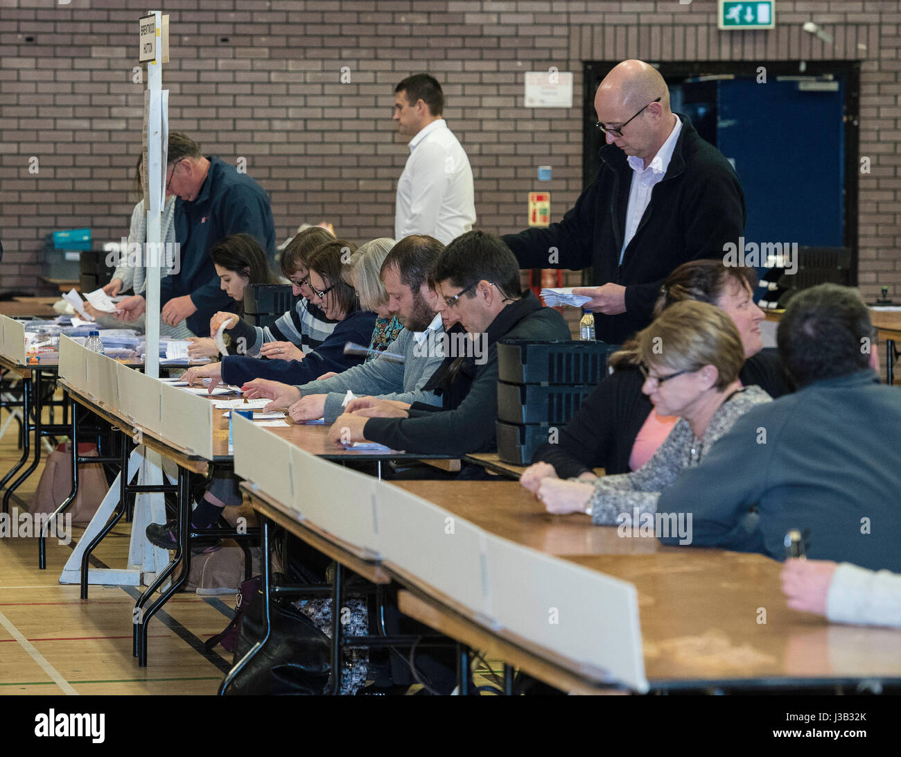 Brentwood, Großbritannien. 4. Mai 2017. die Zählung beginnt bei der Zählung der Essex County Council Wahlen für Brentwood Credit: Ian Davidson/Alamy Live News Stockfoto