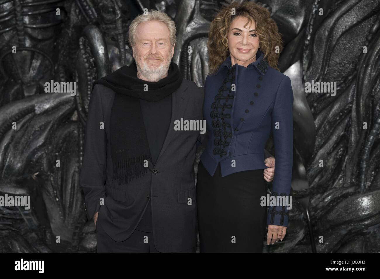 London, UK. 4. Mai 2017. Ridley Scott und Giannina Facio besuchen die Welt Premiere von ALIEN Bund. London, UK. 05.04.2017 | Nutzung weltweit Credit: Dpa/Alamy Live-Nachrichten Stockfoto