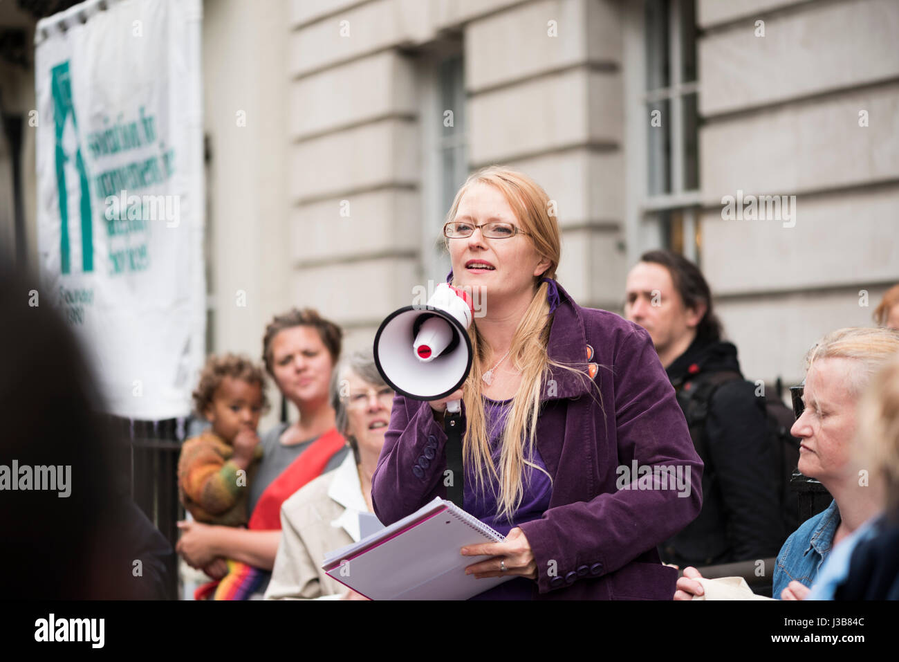 London, UK. 5. Mai 2017. Hebammen und ihre Unterstützer zu protestieren, die Aufzeichnung und Entscheidungen der Krankenpflege und Geburtshilfe-Rat und Anruf für den Beruf von einem Körper gespeichert werden, dass sie behaupten ist "Zweck passt nicht." Stockfoto