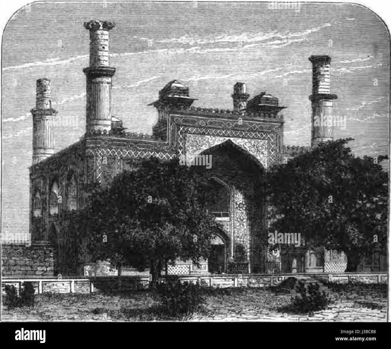 Das Grab von Akbar in Sikandra, nahe Agra, Indien, ist die Grabstätte des Mogulkaperers Akbar. Der Eingang zum Grab ist bekannt für seine beeindruckende Mogul-Architektur, mit einem großen Tor, das mit komplizierten Entwürfen und Schnitzereien geschmückt ist, die die Pracht der Mogul-Dynastie repräsentieren. Stockfoto