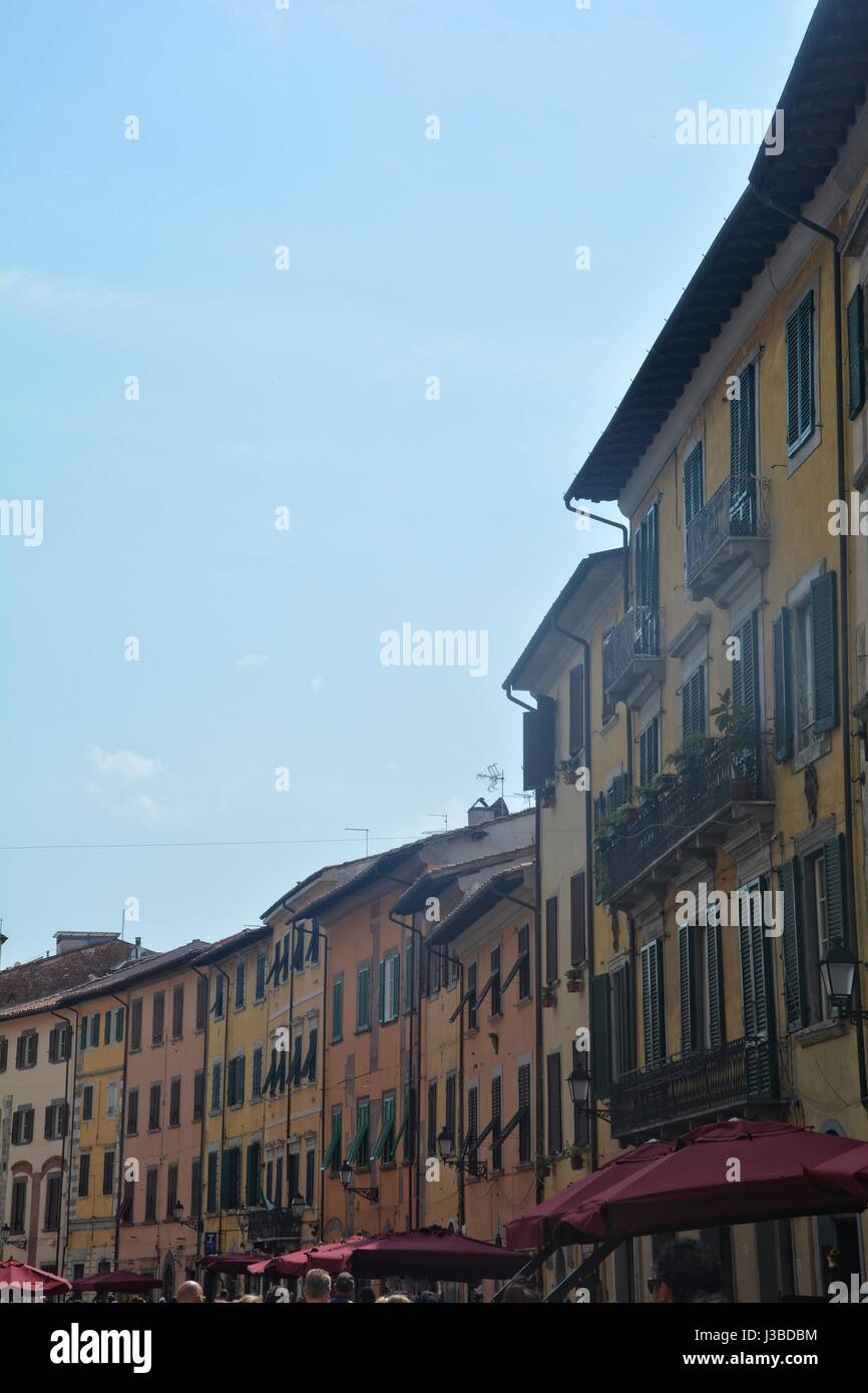 Blick auf die Straße in der Stadt Pisa in der Toskana, Italien Stockfoto