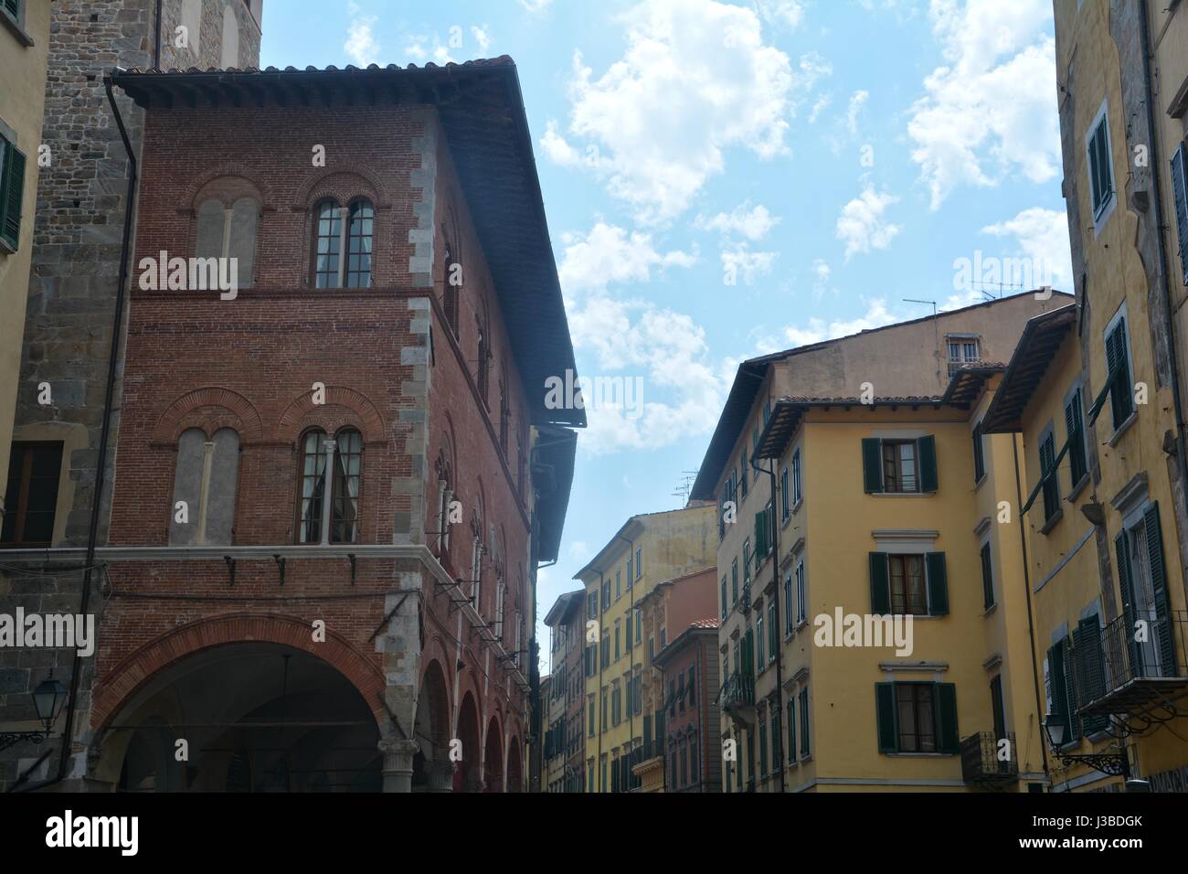 Blick auf die Straße in der Stadt Pisa in der Toskana, Italien Stockfoto