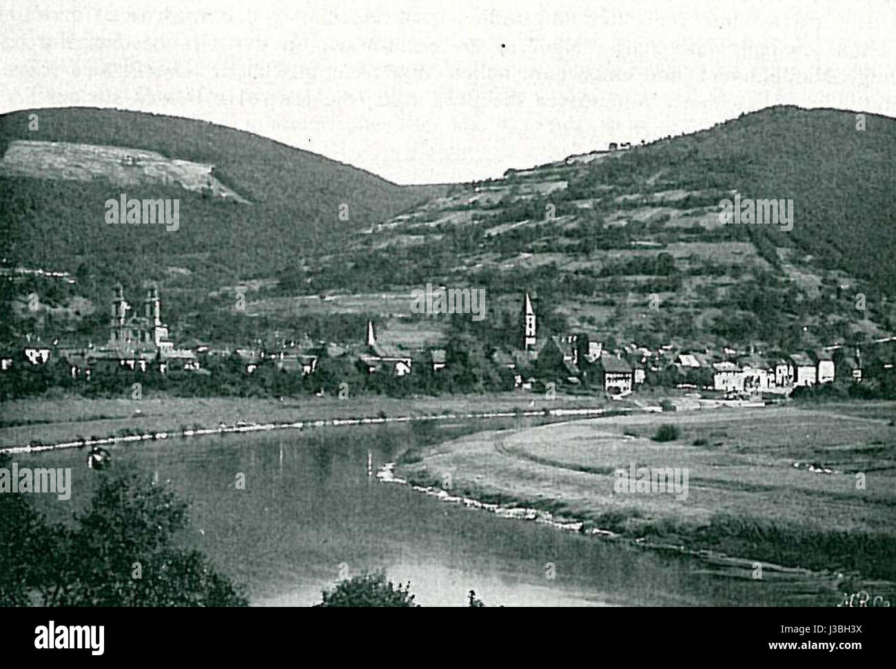 Das Eberbacher Bild, das Karl Pfaff 1898 schuf, ist eine historische Darstellung, die wahrscheinlich die Stadt oder das Kloster Eberbach zeigt. Das Kunstwerk repräsentiert einen kulturellen oder historischen Moment aus dem späten 19. Jahrhundert. Stockfoto