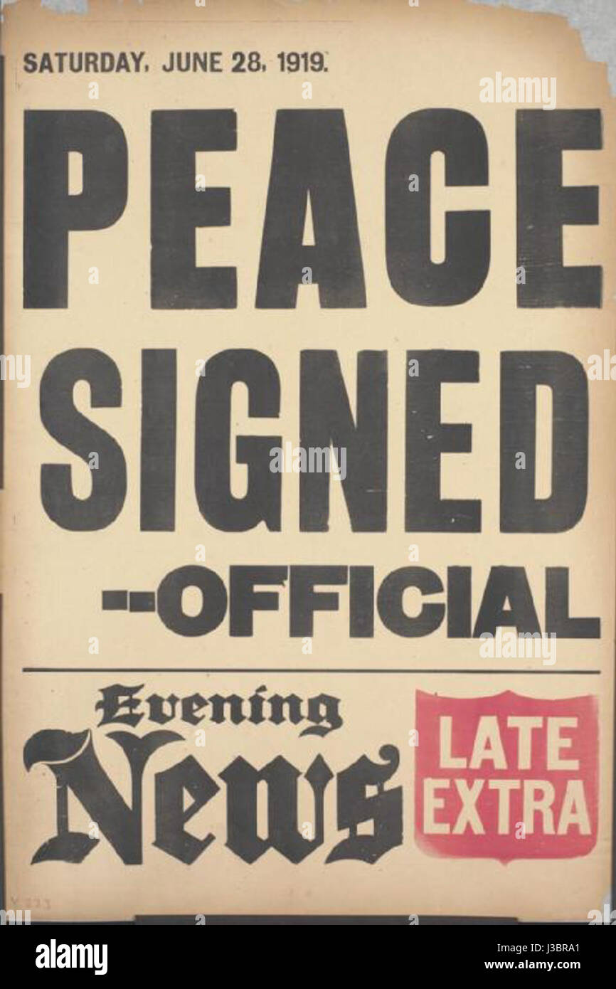 Das Plakat der Evening News vom 28. Juni 1919 erinnert an die Unterzeichnung des Versailler Vertrages, der den Ersten Weltkrieg offiziell beendete. Stockfoto