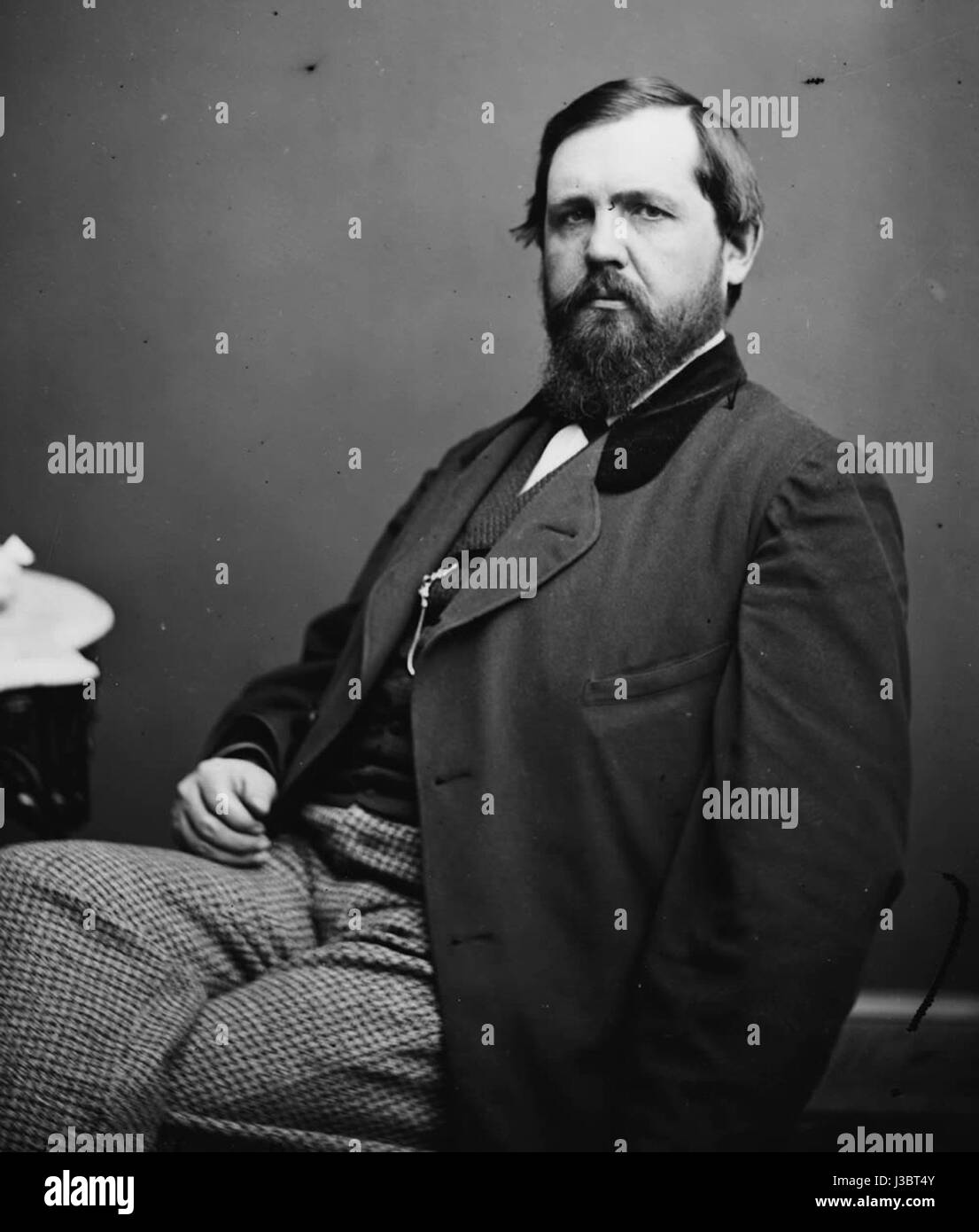 Ein formelles Foto-Porträt von Edwin Hanson Webster, einer amerikanischen Figur aus Maryland, das ihn im Sitzen zeigt. Das Porträt spiegelt den Stil der Fotografie aus dem 19. Jahrhundert wider. Stockfoto