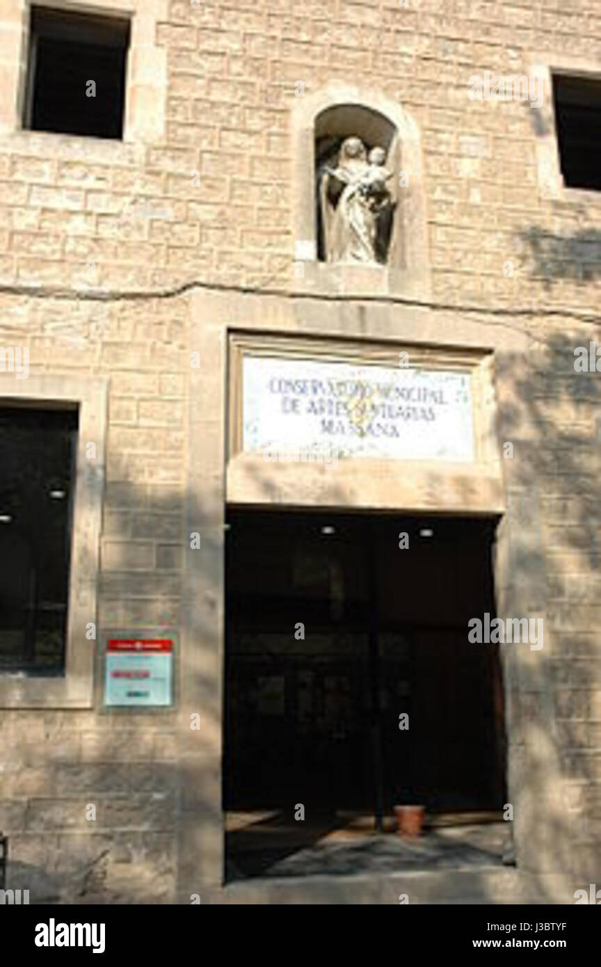 Escola Massana ist eine renommierte Kunst- und Designschule in Barcelona, Spanien. Es bietet Ausbildung in verschiedenen künstlerischen Disziplinen und trägt zur Entwicklung moderner Künstler und Designer in der Region bei. Stockfoto