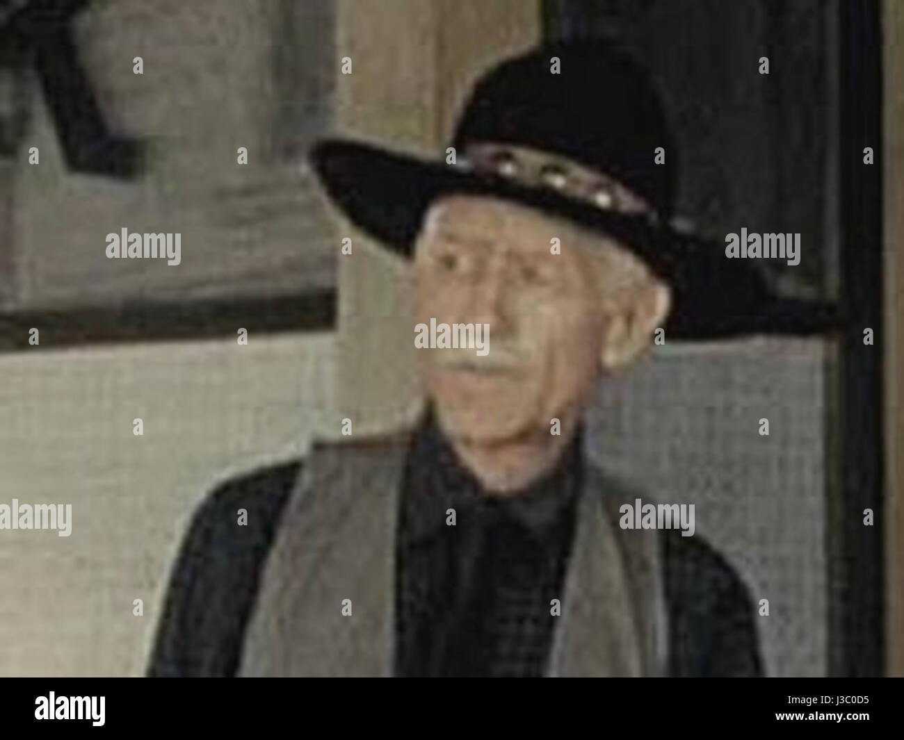 Earl Dwire war ein prominenter US-amerikanischer Schauspieler, der für seine Arbeit im frühen 20. Jahrhundert bekannt war. Er wirkte in einer Vielzahl von Filmen, vor allem im westlichen Genre, mit und trug zur Entwicklung der klassischen amerikanischen Filmindustrie bei. Stockfoto