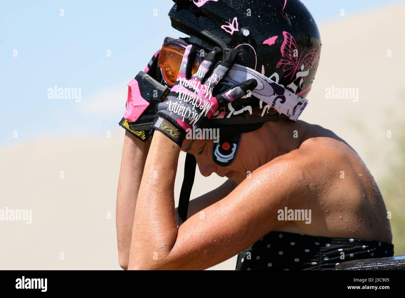 Spaß am Tag draußen in der Sonne die Dünen Reiten Stockfoto