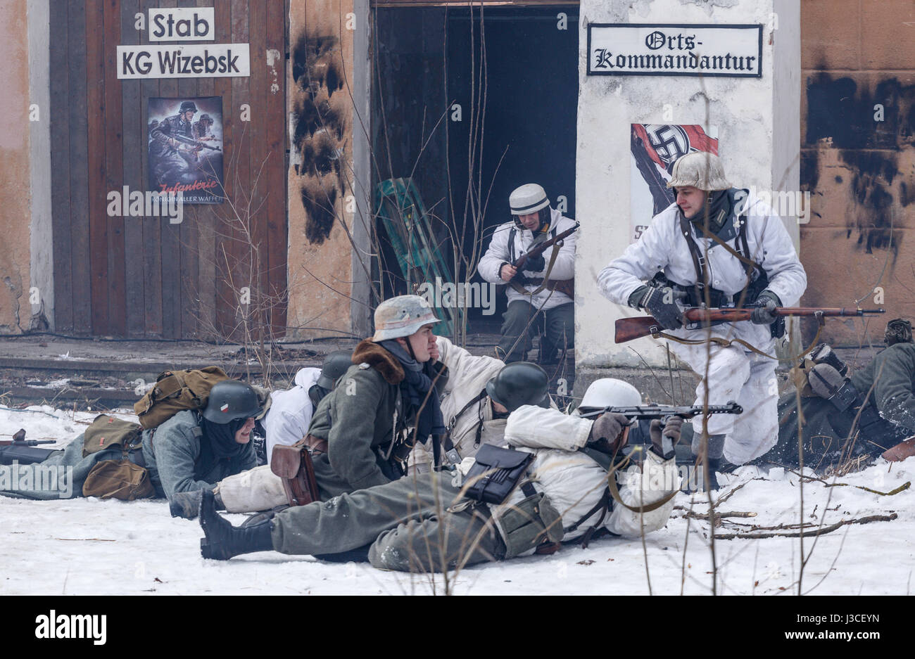 Wehrmacht Soldaten verteidigen seine Positionen. Stockfoto