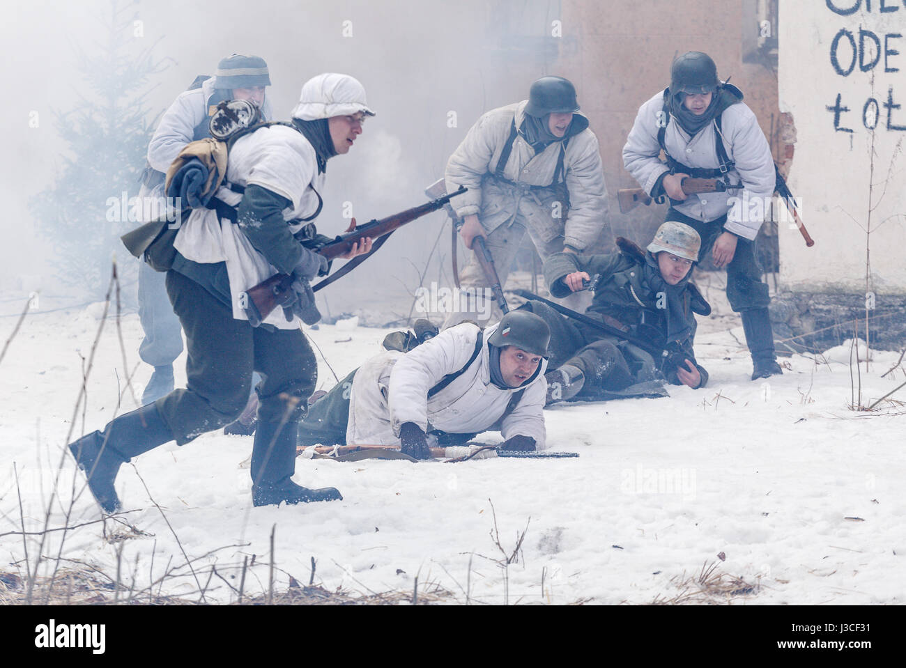 Wehrmacht Soldaten verteidigen seine Positionen. Stockfoto