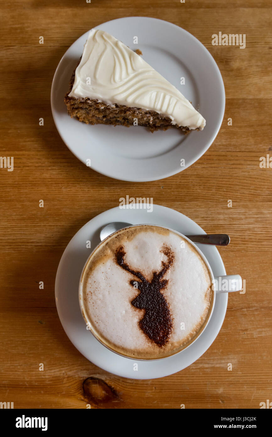 Kaffee und Kuchen in den schottischen Highlands - Torridon Geschäfte und Café, Torridon, Stockfoto