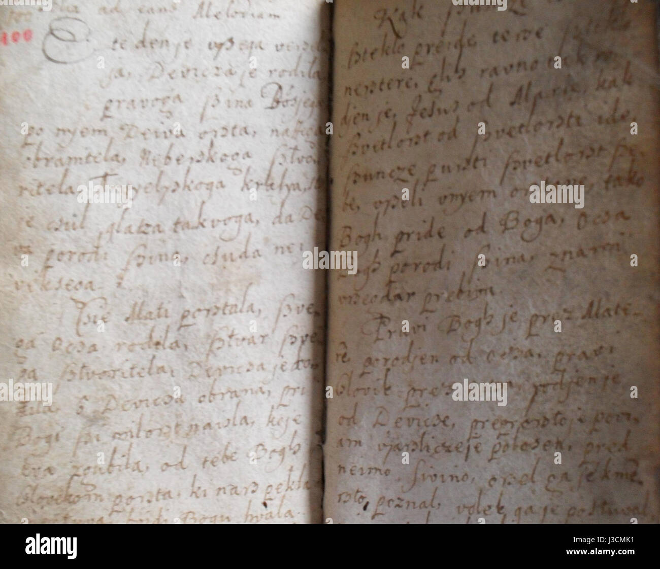 Der Satz "Ete den je vszega veszelja" ist auf Serbisch und bedeutet "der Sommer ist voller Freude angekommen". Sie steht für die Sommersaison und die Freude, die sie mit sich bringt, und bezieht sich möglicherweise auf kulturelle oder soziale Aktivitäten in Serbien. Stockfoto