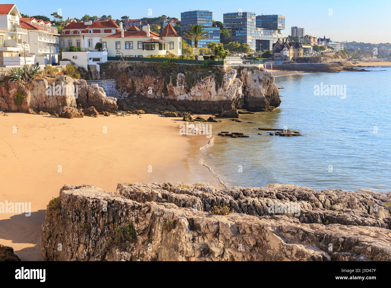 Der Strand Praia da Rainha in Cascais, Portugal Stockfoto