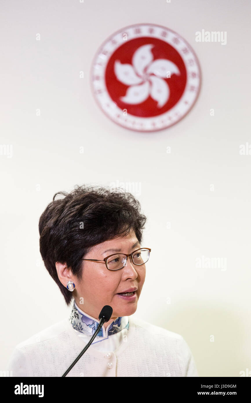 Hong Kong. 4. Mai 2017. Die Auserwählten Hauptgeschäftsführer von Hong Kong Carrie Lam spricht während einer Pressekonferenz in Hong Kong am 4. Mai 2017. Lam ernannt ehemaligen Kopf der Einwanderung Eric Chan verantwortlichen die CE-Auserwählten Büro. Bildnachweis: Chan Long Hei/Pacific Press/Alamy Live-Nachrichten Stockfoto