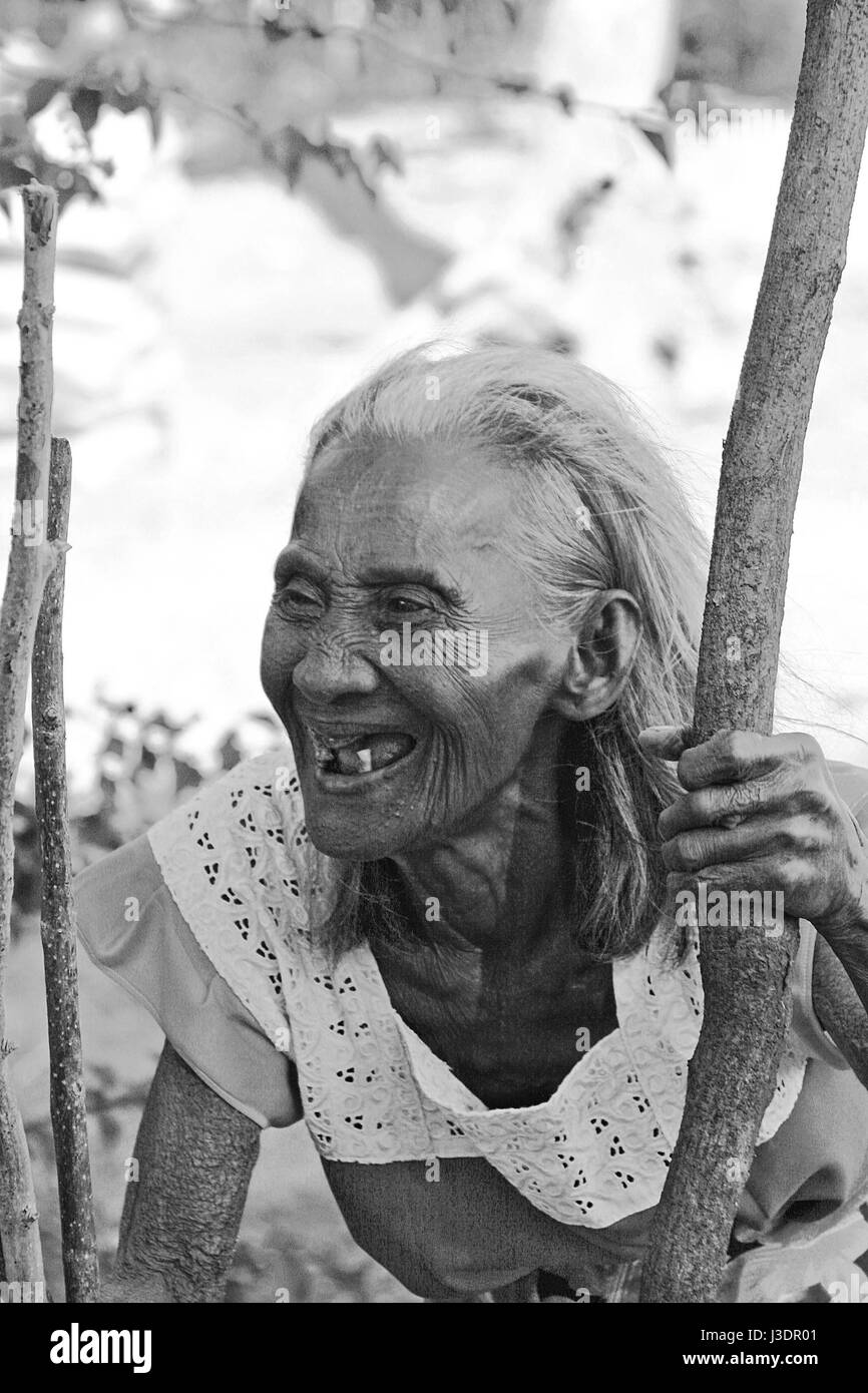 Eine alte Frau auf den Philippinen Stockfoto