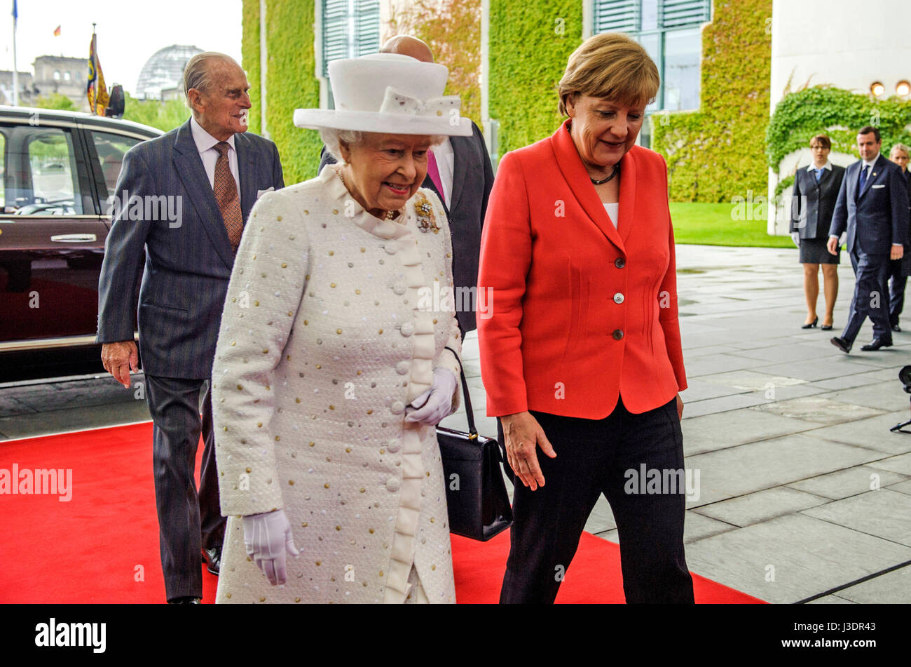 Elizabeth II. und Merkel Stockfoto