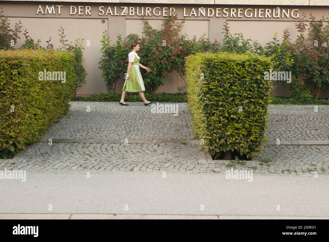 Eine junge Frau in Salzburg, Österreich Stockfoto