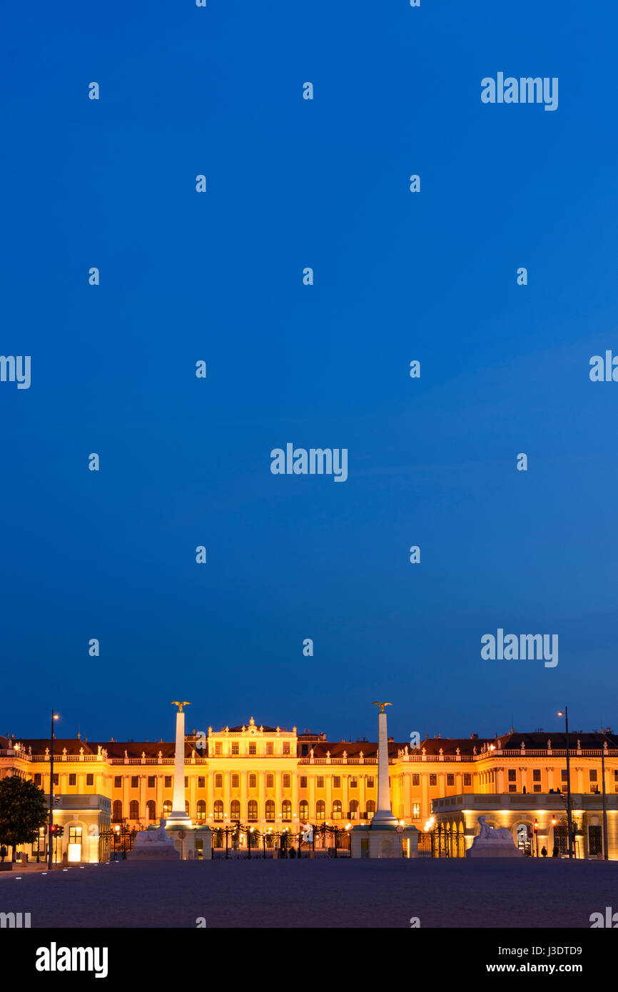 Schloss Schönbrunn Palace Schloss von außen Haupteingang, Wien, Wien, 13. Hietzing, Wien, Österreich Stockfoto