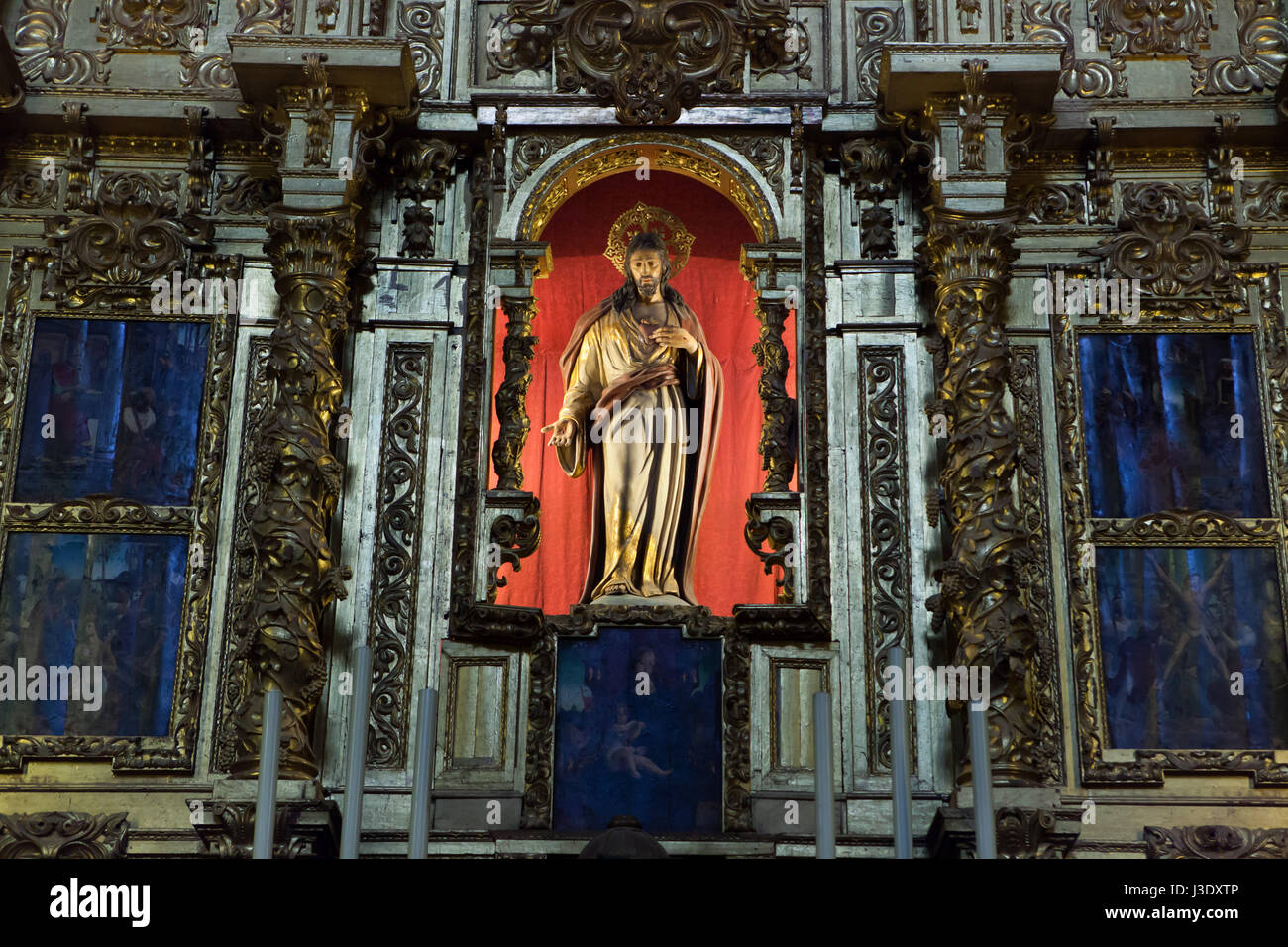 Statue aus dem Heiligsten Herzen Jesu des spanischen Bildhauers Francisco de Palma in der Capilla del Sacre Coeur (Kapelle des Heiligen Herzens) in der Kathedrale von Málaga (Catedral de Malaga) in Malaga, Andalusien, Spanien. Stockfoto