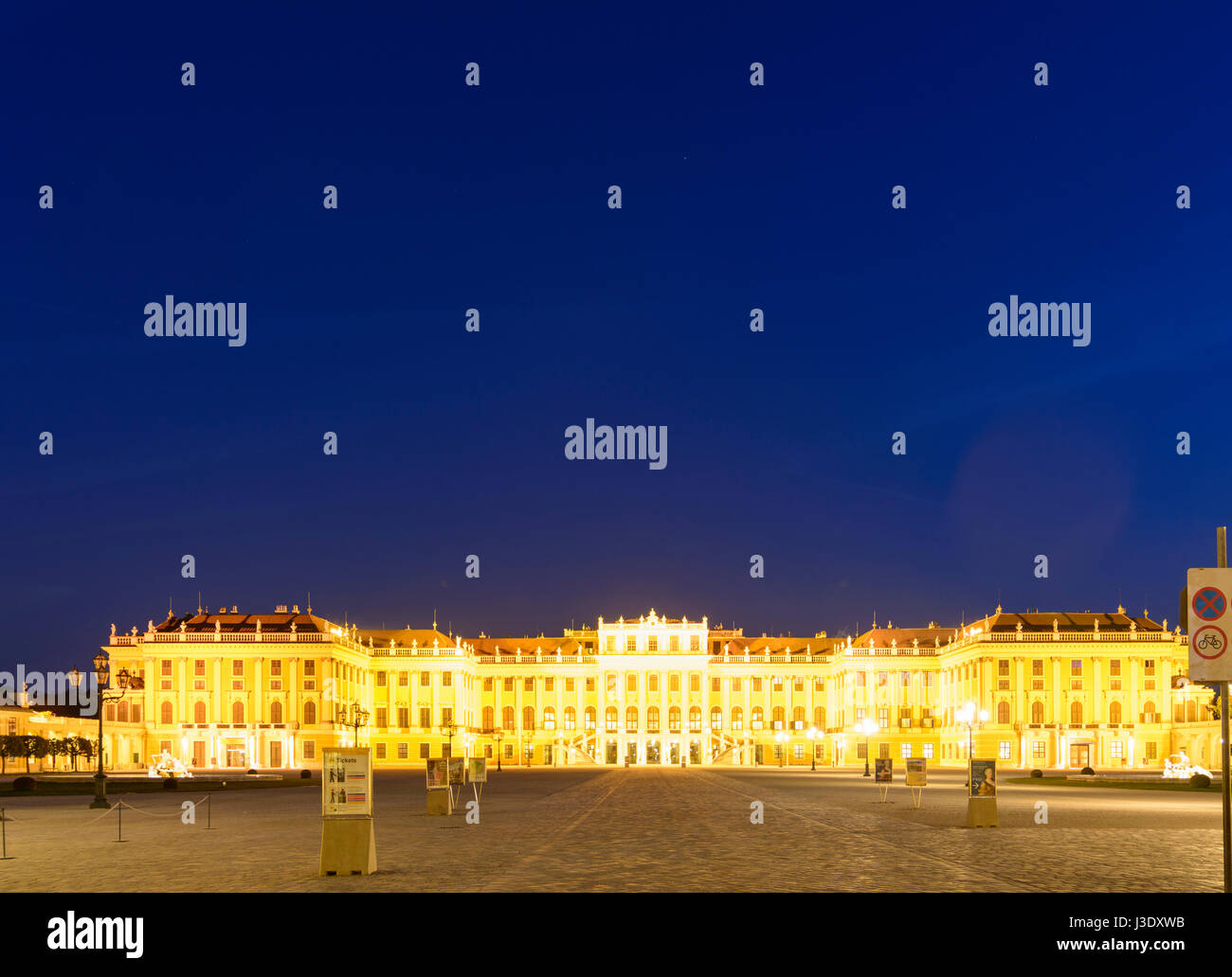 Schloss Schönbrunn Palace Schloss von außen Haupteingang, Wien, Wien, 13. Hietzing, Wien, Österreich Stockfoto