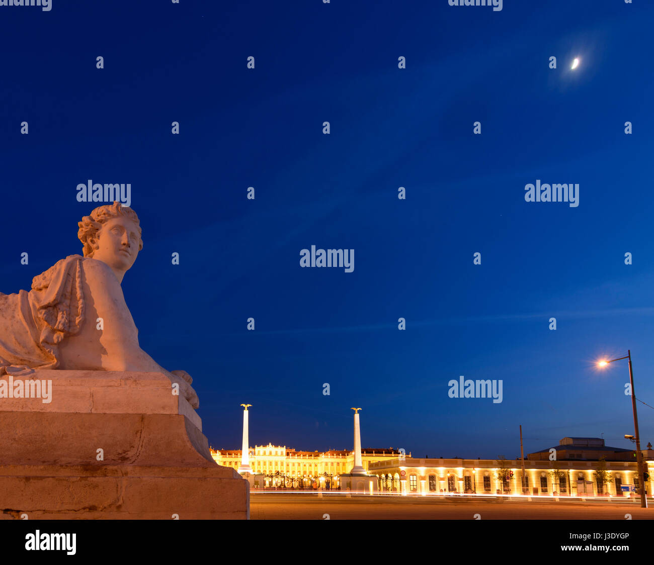 Schloss Schönbrunn Palace Schloss von außen Haupteingang, Sphinx, Wien, Wien, 13. Hietzing, Wien, Österreich Stockfoto