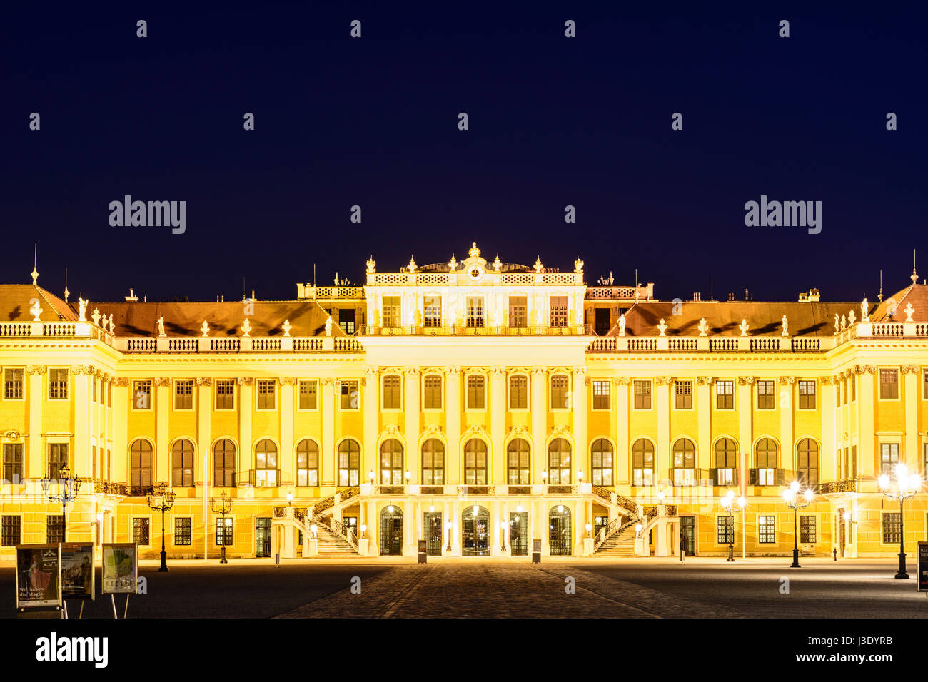 Schloss Schönbrunn Palace Schloss von außen Haupteingang, Wien, Wien, 13. Hietzing, Wien, Österreich Stockfoto