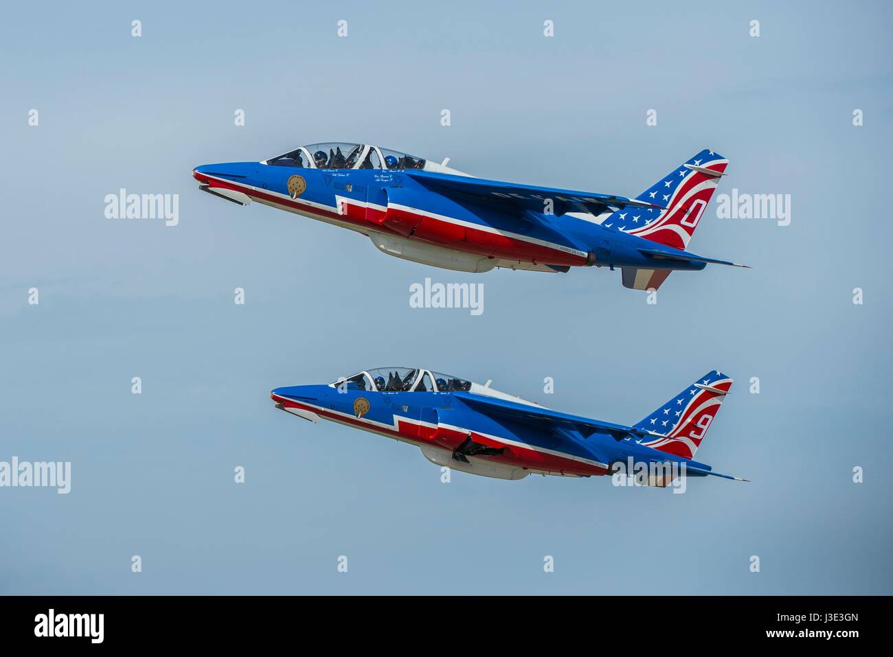 Die französische Luftwaffe Patrouille de France Antenne Demonstration Team Flugzeuge landen auf der Scott Air Force Base 20. April 2017 in der Nähe von Belleville, Illinois.    (Foto von englischen EURO1 Tristin Air Force über Planetpix) Stockfoto