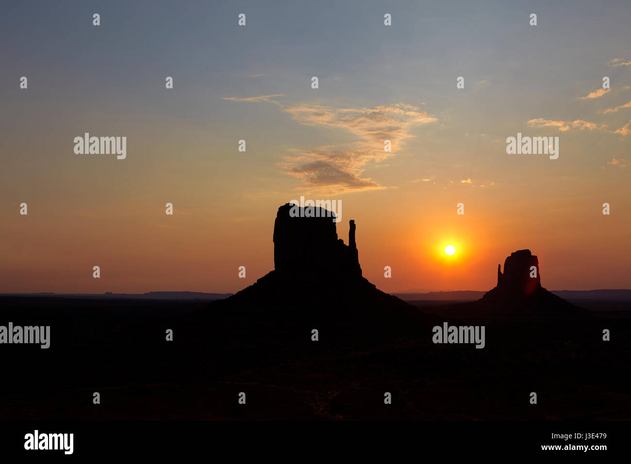 Buttes Monument Valley am Sonnenaufgang, Arizona, Vereinigte Staaten Stockfoto