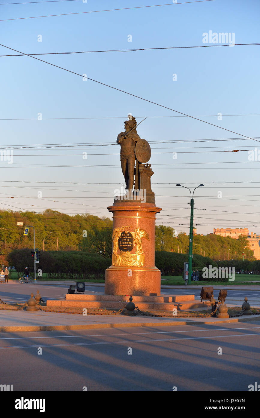 Graf Suvorov Denkmal auf dem Champ de Mars bei Sonnenuntergang in Sankt-Petersburg Stockfoto