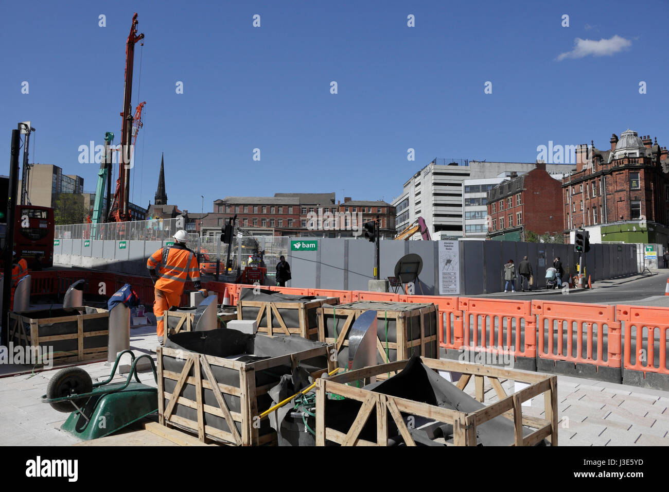 Bau und Entwicklung im Stadtzentrum von Sheffield, Bauarbeiten für die Innenraumsanierung in Großbritannien Stockfoto