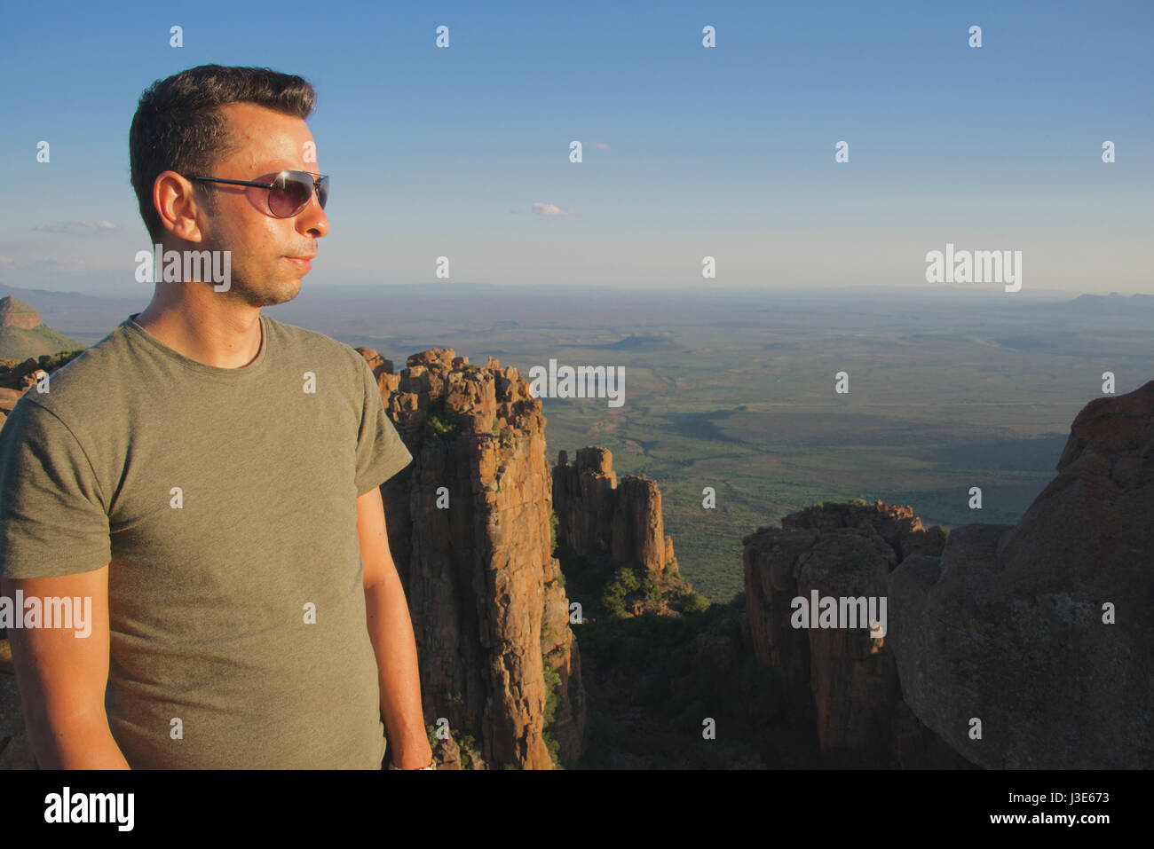 Portrait Mann beobachten sunset Valley of Desolation Graaff Reinet Eastern Cape Südafrika Stockfoto