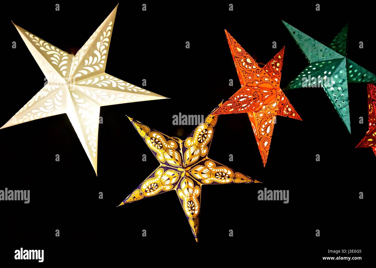 Twinkle twinkle wenig Sterne, Sterne geformte Leuchten bei einer Tauschbörse, die gefunden. Stockfoto