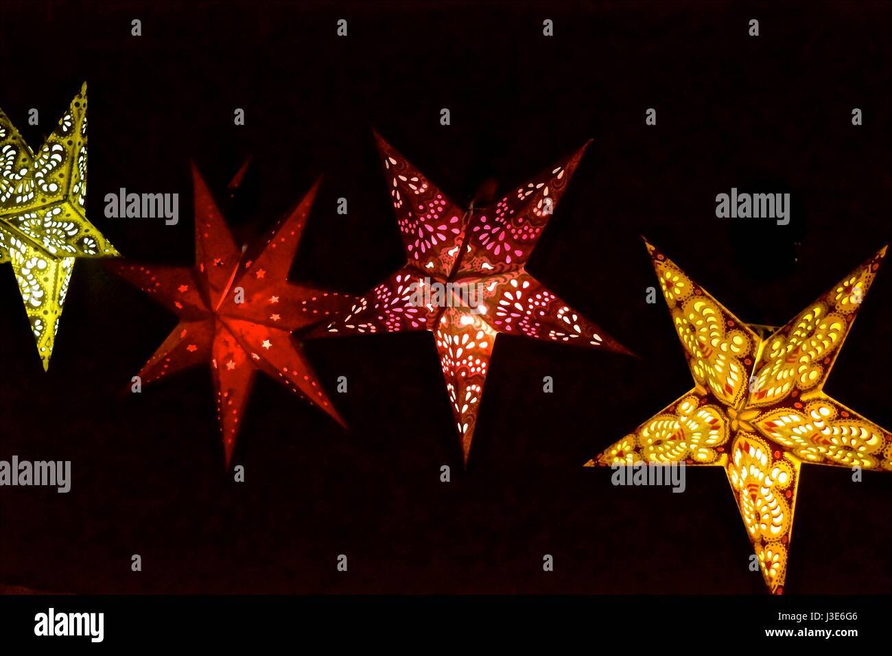Twinkle twinkle wenig Sterne, Sterne geformte Leuchten bei einer Tauschbörse, die gefunden. Stockfoto