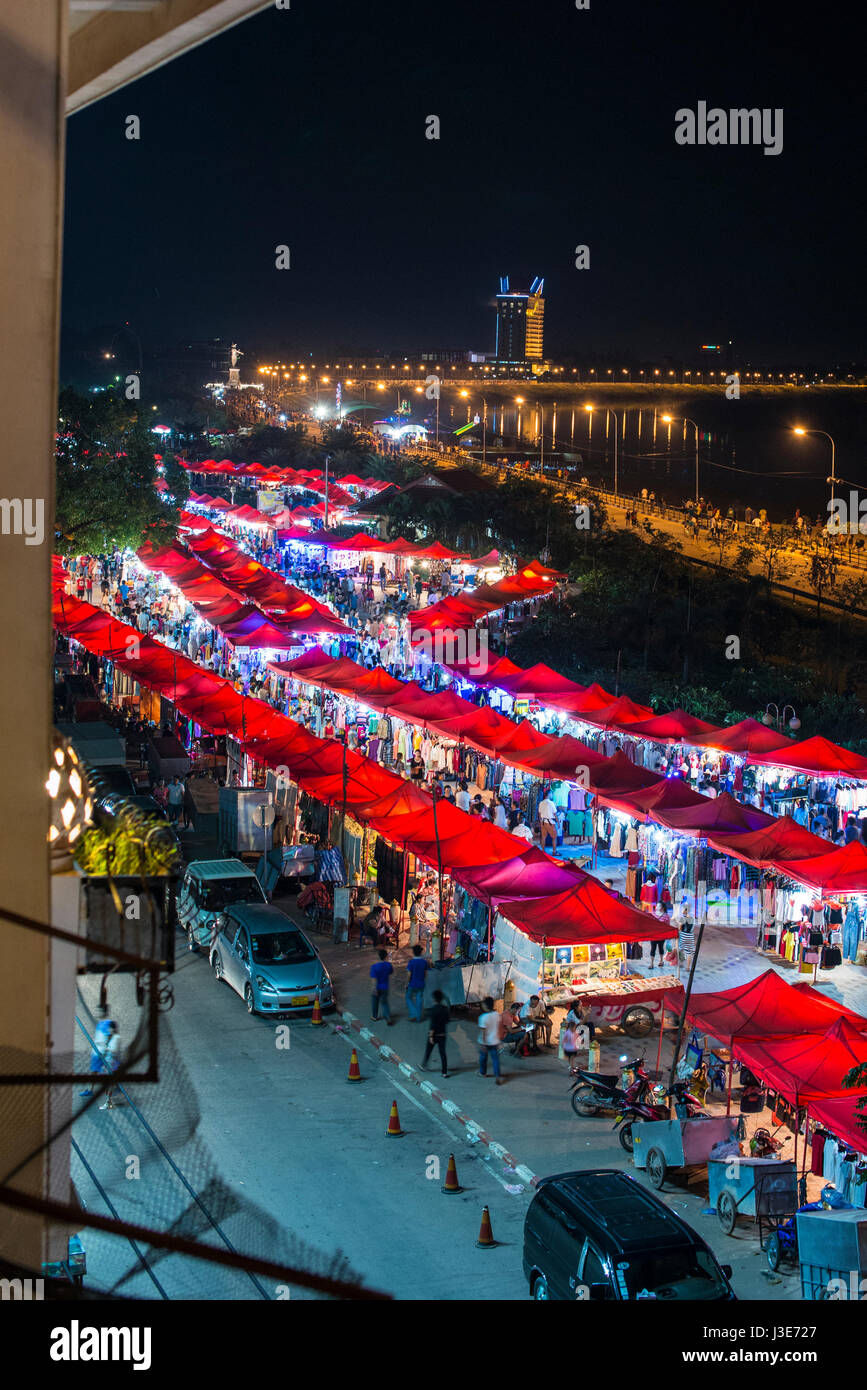 Aus der Vogelperspektive vom Nachtmarkt von Vientiane Stockfoto