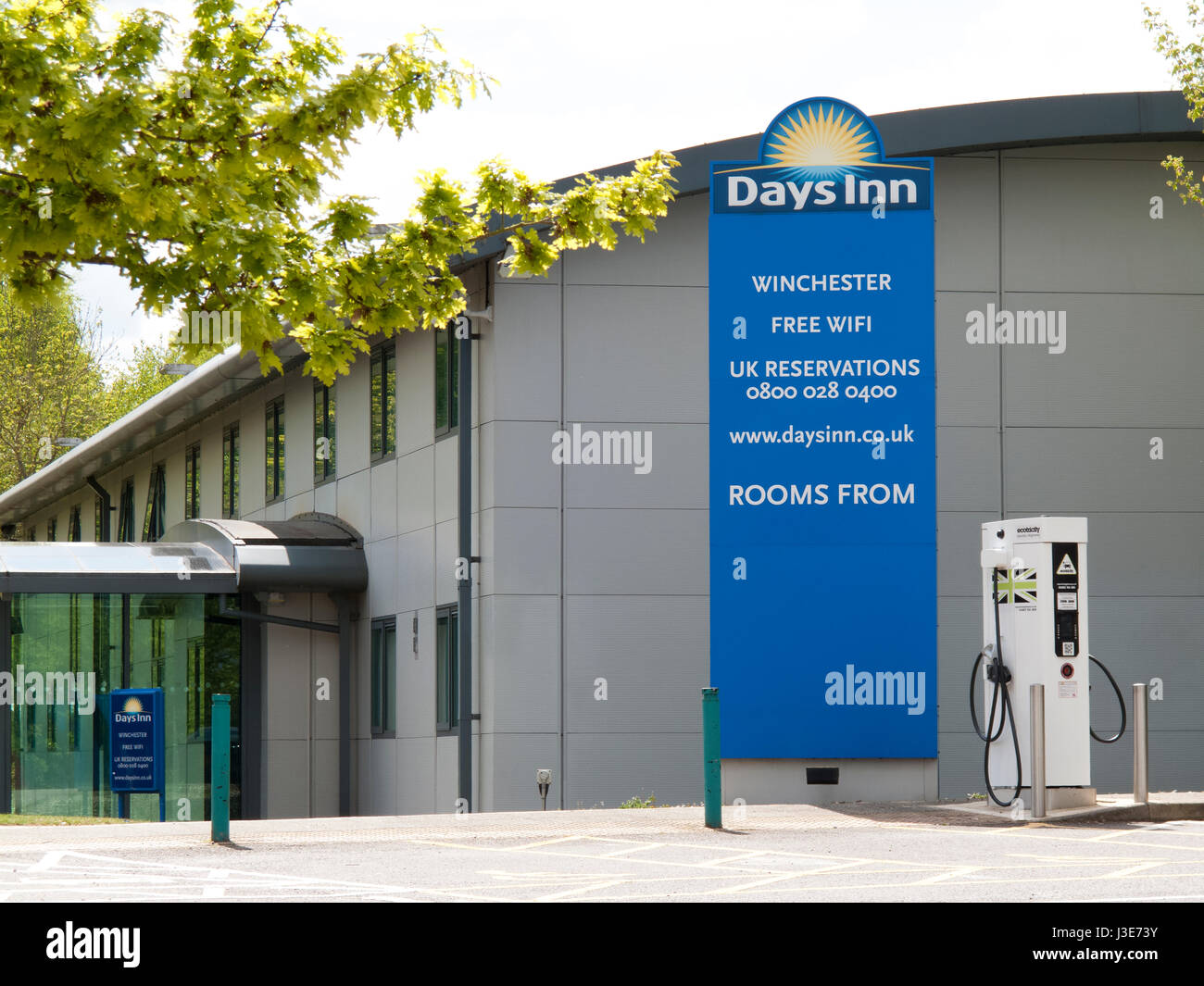 Days Inn Hotel Zeichen befindet sich auf der M3 Autobahn-Tankstelle zwischen den Anschlussstellen 8 und 9 Stockfoto