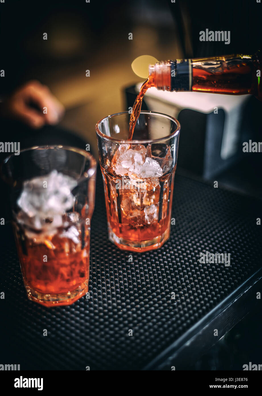 Cocktailbar -Fotos und -Bildmaterial in hoher Auflösung – Alamy