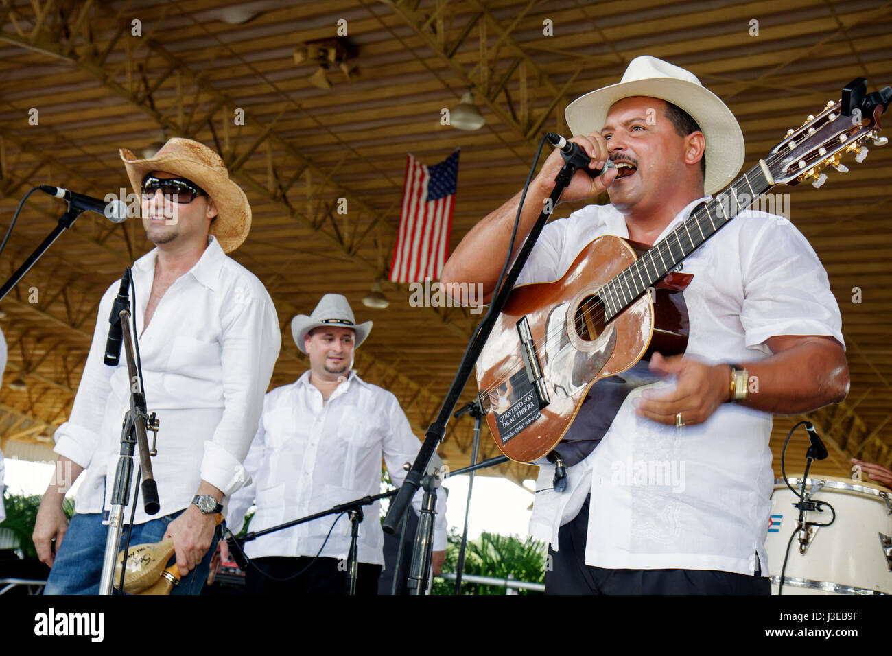 Miami Florida, Tropical Park, Cuban Exodus Relief Project, Festival, Festivals, Politik, Musiker, Quintett, Son de Mi Tierra, Exil, Diaspora, Hispanic man Me Stockfoto