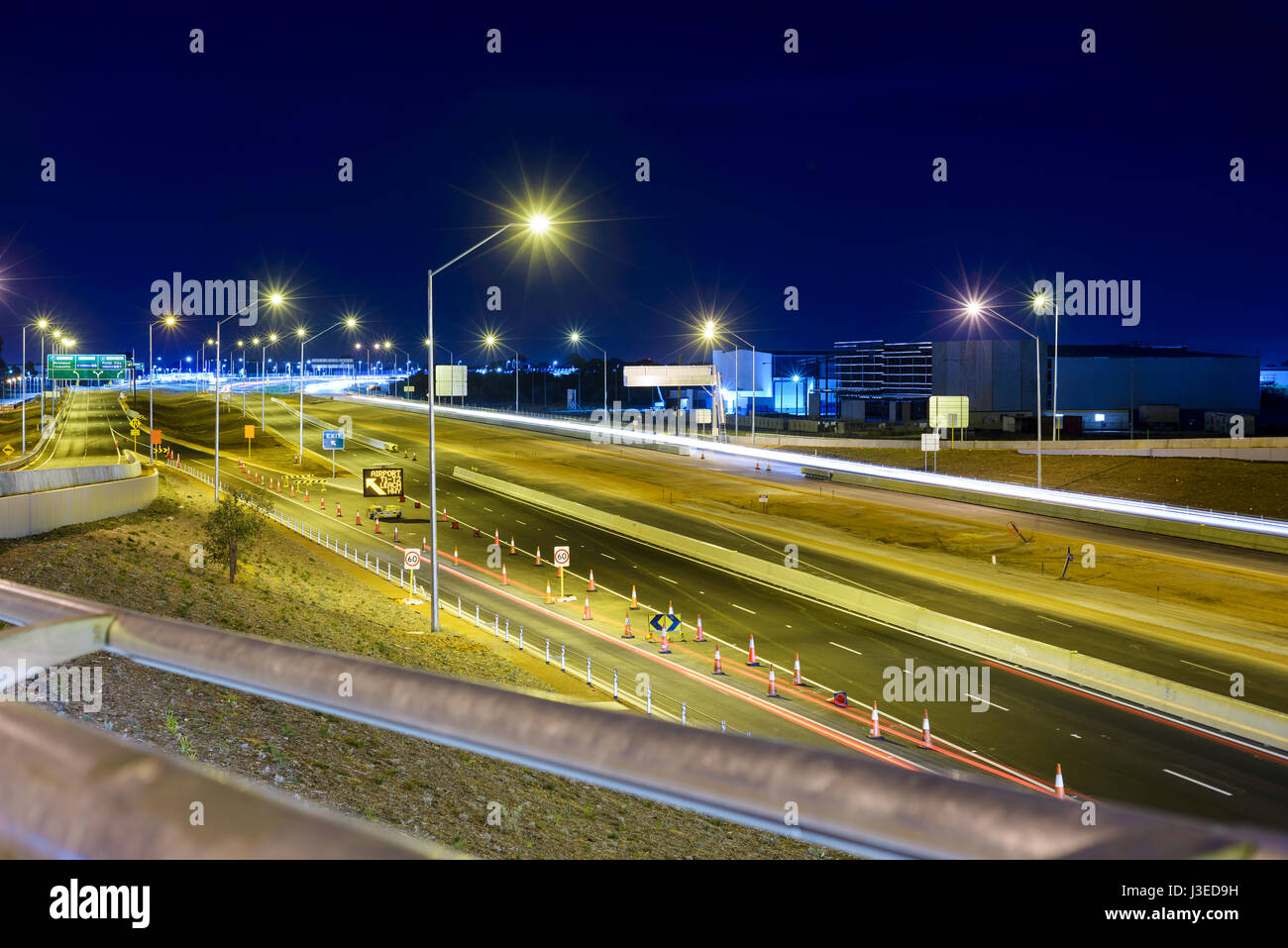 Bau einer Straße, am Straßenrand Baustelle bei Nacht, Roe Highway, Western Australia, Perth, Australien Stockfoto