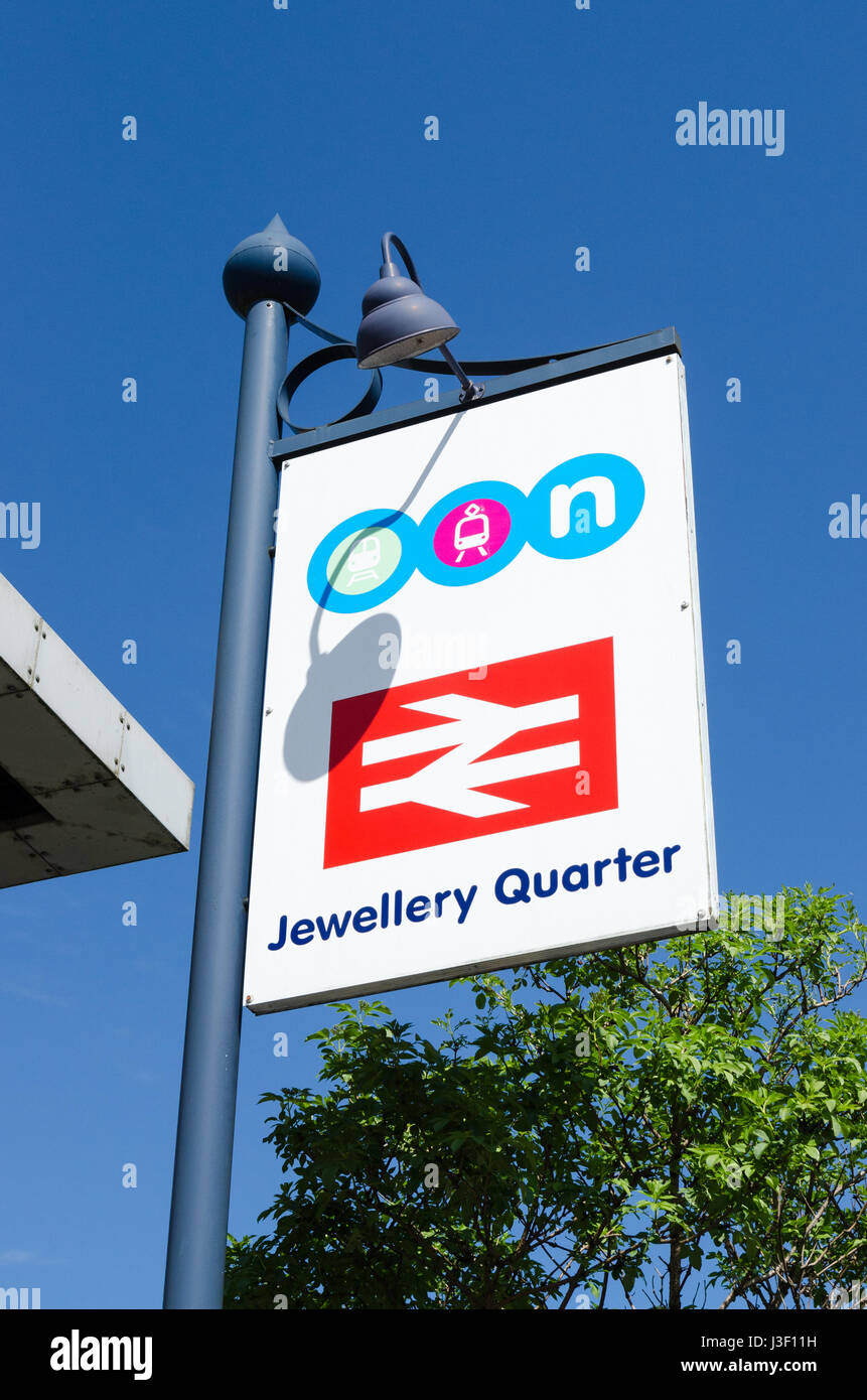 Zug und U-Bahn Station in Birminghams Jewellery Quarter Stockfoto