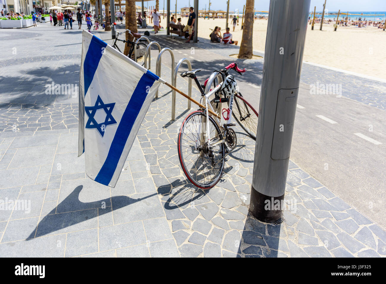 Israelische Flagge auf Fahrrad, Tel Aviv-Yafo, Israel Stockfoto